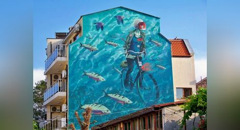 Изрисувана с морска тематика фасада в Ахтопол.  Снимка:Интернет