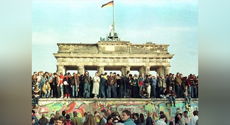 Почина журналистът, който "събори" Берлинската стена