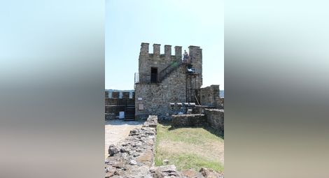 Млада жена полетя от Балдуиновата кула на Царевец