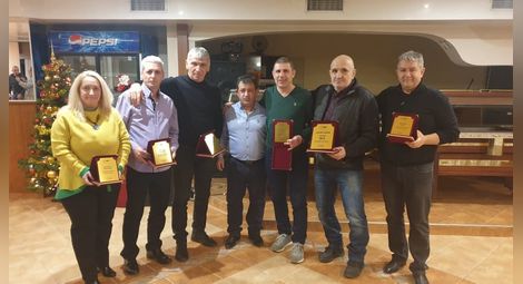 Щангисти, треньори и покровителят на щангите в „Русе“ с награди от федерацията
