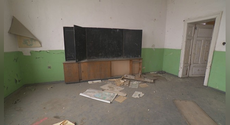 Ученици от с. Бъзън искат да откупят и ремонтират местното училище