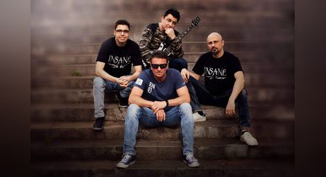 Цецо Анастасов: С новата си песен подаряваме надежда за по-хубава година