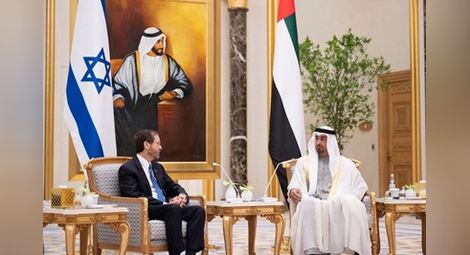За първи път израелски президент стъпи в арабските емирства