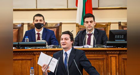 Крум Зарков с призив: Към Конституцията да се отнасяме с уважение и страхопочитание