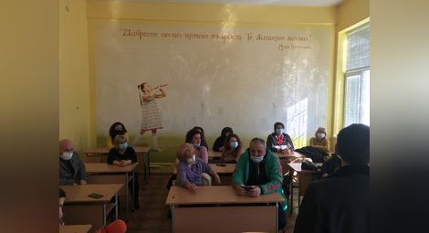Учители и родители от ОУ „Иван Вазов“: Искаме децата ни да учат в свежи класни стаи