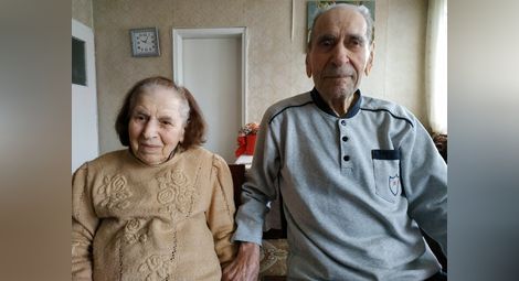 Най-възрастната брачна двойка в Русе: семейство Мария и Петър Петрови                                                   Снимки: Община Русе