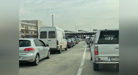 Километрична опашка и хиляди български автомобили на входа на Турция