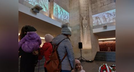 Пантеонът посрещна безплатно десетки посетители на празника