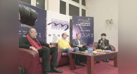 Отляво надясно: Пламен Бейков, Емил Табаков, Симон Трпчески и директорката на фестивала Ива Чавдарова. 								           Снимка: „Утро“