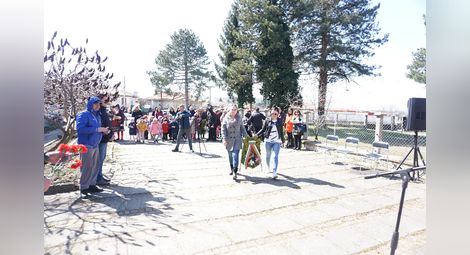 Почетоха с цветя и панихида паметта на Филип Тотю в Две могили /галерия/