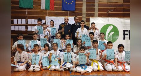 Каратистите на „Русе“ печелят  23 медала на турнир в Шумен