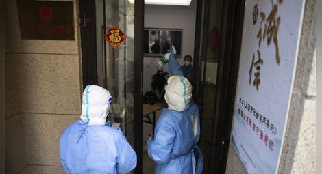 Китай продължава да регистрира по над 20 000 случая на COVID-19 на ден