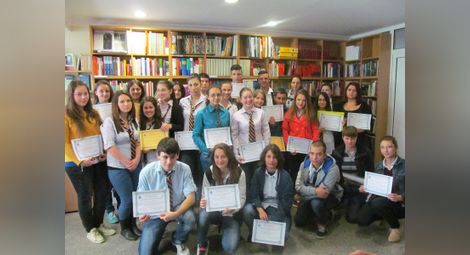 Абитуриентка взе Специалната награда в литературен конкурс