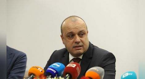 Министърът на туризма Проданов ще призове повече да не се помага на бежанците