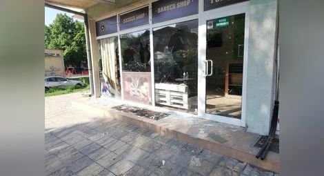 Росен Краниста нападна с брадва фризьорски салон, след като почерпили брат му с кафе