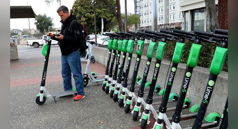 Ползването на скутерите ще става през мобилно приложение. В други български градове услугата вече работи.