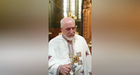 Архимандрит Виктор служи в храма „Свети Николай Гика“ в Букурещ този Великден.