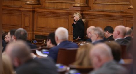Йончева: Атаката срещу мен започна след искането за експертиза на магистралите