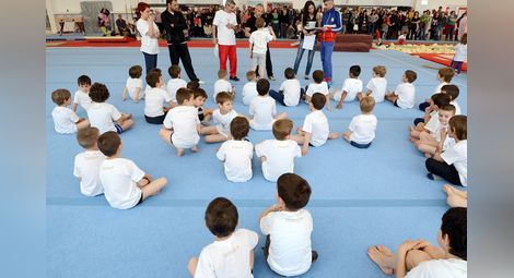 Йордан Йовчев даде открит урок по спортна гимнастика на повече от 130 деца