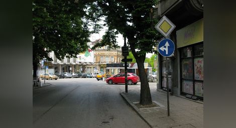 Ремонтът на „Александровска“ създаде проблем заради липса на пътни знаци