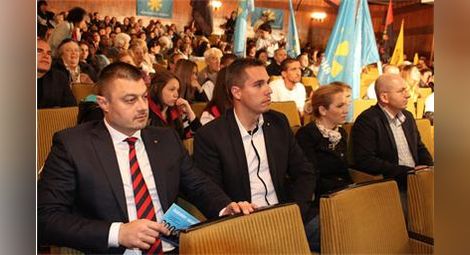 Бареков: За БСП, ДПС и ГЕРБ политиката е софра - да ги изметем