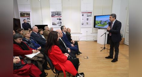 Столовете в музея не стигнаха за срещата с президента Плевнелиев