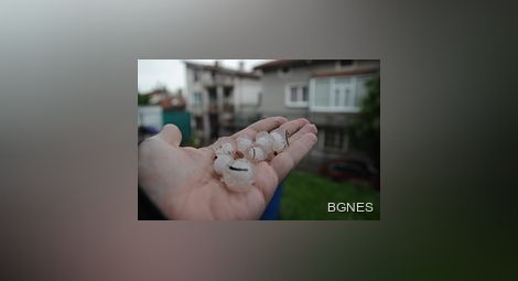 Градушка и порои наводниха село край Враца