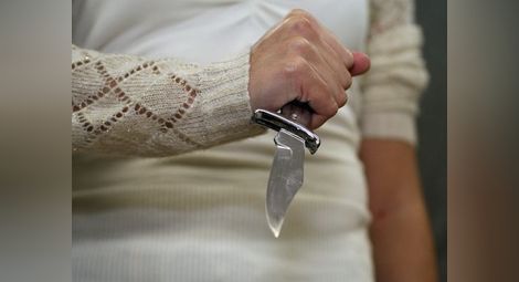 Англичанка от село Къпиново заби нож в гърба на любимия