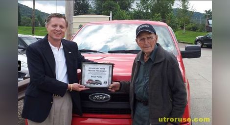 102-годишен американец си купи 16-и поред пикап Ford