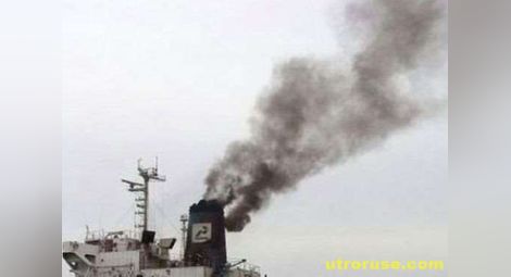 Забравена цигара подпалила кораба в Бургас