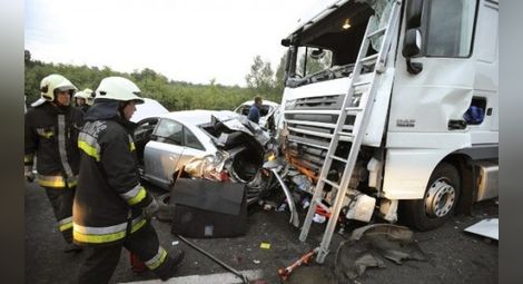 Унгария задържа 26-годишен български шофьор за тежката катастрофа до Будапеща