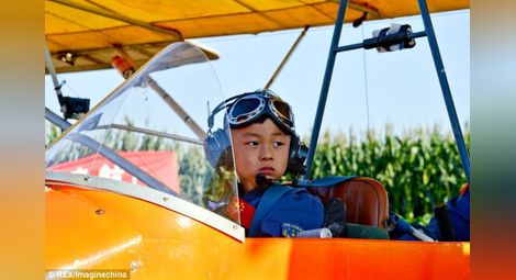 5-годишно китайче подкара самолет