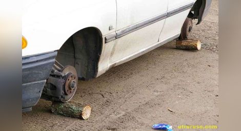 Апаши оставят колите в Казанлък на трупчета