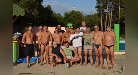 Ветераните на „Локомотив“ с титла от международен турнир по водна топка