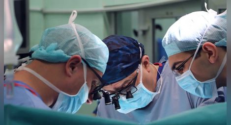 Екипи на ВМА и „Пирогов” оперираха 10-годишно дете с рядък тумор