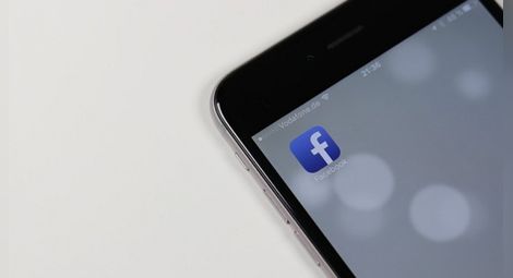 Facebook плаща на потребители да събира всякакви данни от телефона им