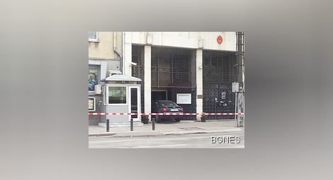 "Ауди" атакува като таран турското посолство в София