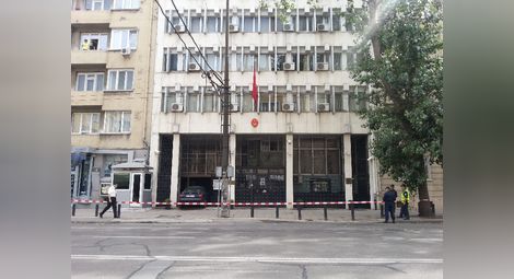 Шофьорът на варненското "Ауди" се врязал в турското посолство заради убит в Турция брат /галерия/