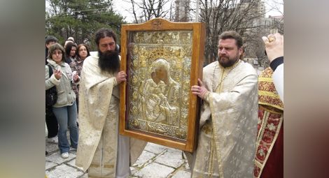 Чудотворната икона на Света Богородица "Достойно есть" отива в Силистра