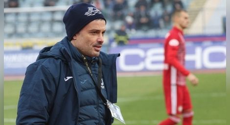 С три мача и половина Киров почти напипа титулярния тим