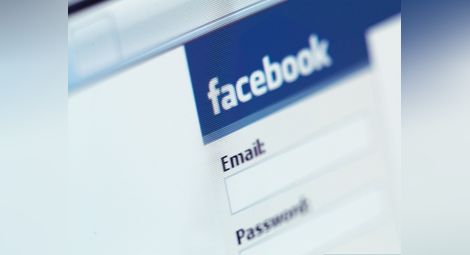 Facebook спря реклама на сайт за запознанства