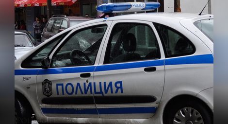Полицията издирва шофьор, блъснал две деца в Николово