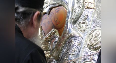 Иконата, която плака за патриарх Максим, идва в Русе