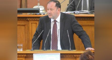 Със скандал отложиха дебатите по вота, Миков изключи микрофона на депутат от ГЕРБ