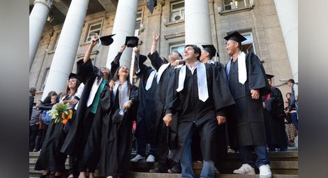 Университетът изпрати Випуск 2013 със 73 отлични дипломи