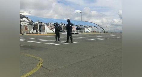 Тежко въоръжени полицаи блокираха мястото на атентата на бургаското летище