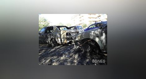 Три автомобила изгоряха в Благоевград 
