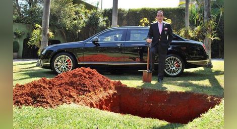 Бразилец погреба Bentley в градината си, за да го кара след смъртта