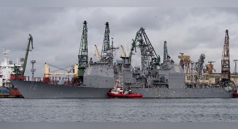Във Варна акостира американският ракетен крайцер Вела Гълф
