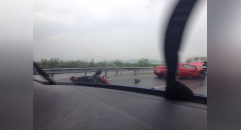 Свръх луксозно Ферари катастрофира тежко на магистрала "Тракия"